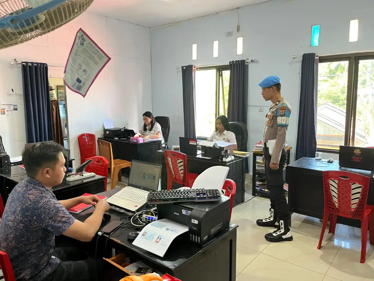 Piket Provos Laksanakan Pengecekan Piket Reskrim Unit IV, Pastikan Disiplin dan Situasi Aman